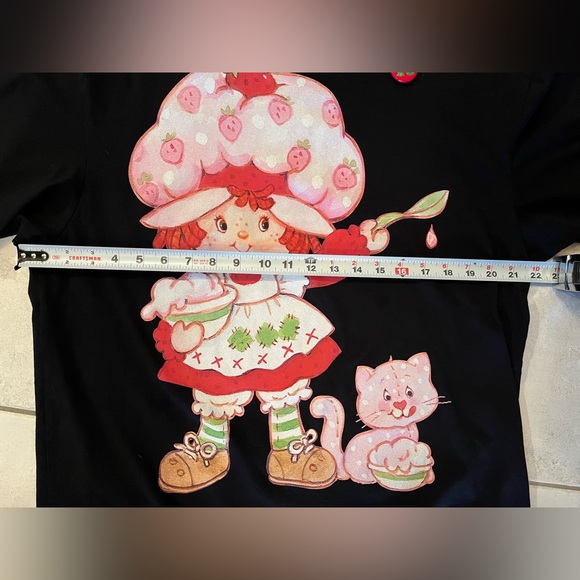 Strawberry Shortcake x Cakeworthy |Graphic Tee Black Size M | Unisex 🍓 - Picture 9 of 10